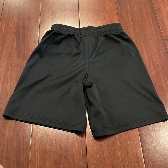 Under Armour shorts - Picture 2 of 4